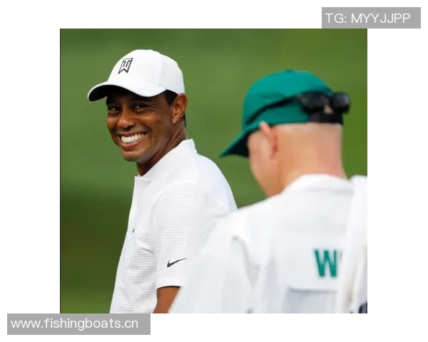 詹姆斯在家高尔夫模拟器练球分享精进球技的日常时光