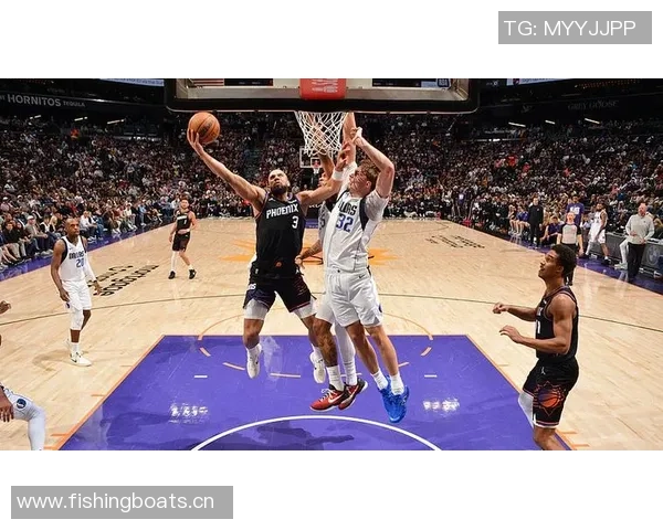 太阳队半场领先独行侠10分布克表现出色贡献16分狄龙助攻3次表现抢眼