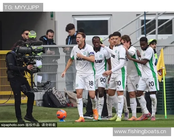 国米点球争议背后主裁视线受阻助理裁判果断判罚VAR介入确认结果