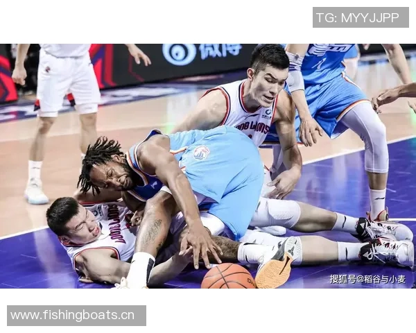 梅里尔外线火力全开10投7中砍下20分5篮板三分球9投6中表现惊艳